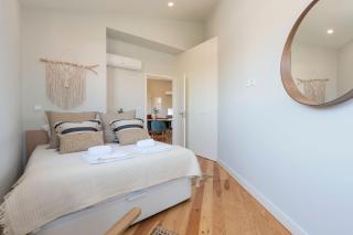 Central Superb Flat w/ AC & Balcony by LovelyStay - Porto - 1