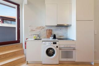 Central Superb Flat w/ AC & Balcony by LovelyStay - Porto - 6