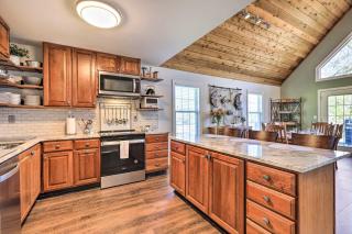 Lakefront Eatonton Home Boat Dock and Fire Pit - Eatonton - 4