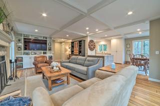 2 Mi to Tunnel of Trees Home with Furnished Deck - 5