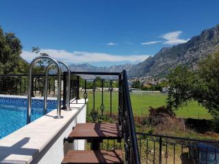 Sunshine Apartment with Private Pool and Parking - Kotor - 9