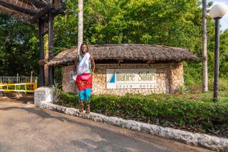 Safari Beach Hotel - Diani Beach - 9