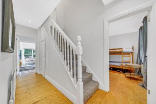 Spacious Coastal Accommodation with Games Room - Sleeps 10 - 5