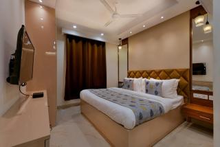Hotel Leo Saffron - Pitampura - New Delhi - 1
