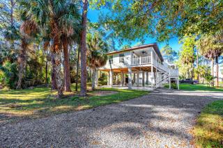 Weeki Wachee House - Charming Home with Heated Pool, A Nature Lover's Paradise! - 9