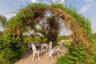 Casa del Verde by StayVista - Orchards oasis with a pool, Spacious lawn, Terrace & Indoor games - Nashik - 5