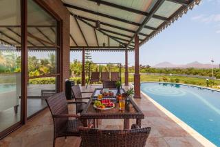 Casa del Verde by StayVista - Orchards oasis with a pool, Spacious lawn, Terrace & Indoor games - Nashik - 4