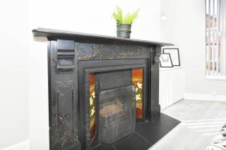 Heathfield House by YourStays - Four Bedroom House in Crewe - 9