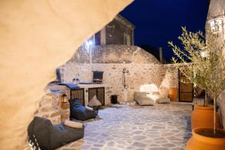 Dandy Villas Mani - Old Tower House - Fireplace - Pool - 8