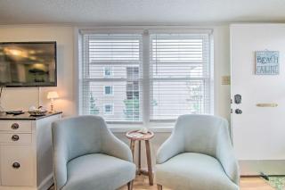 Bright Ocean City Condo about Walk to Maryland Beach! - Ocean City - 2