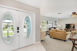 Waterfront Paradise! Heated Pool, Dock, Grill, Fishing near restaurants and shops - 1