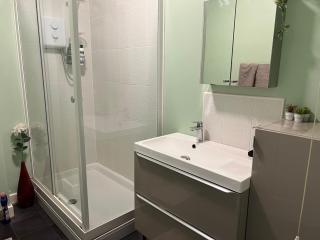 Sheffield City Centre , free Wifi & Parking - Private Room - Shared House - 3