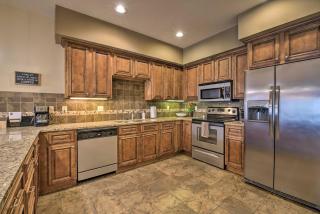 Cozy Holiday Getaway Branson Condo 3 Mi to Dtwn! - Branson - 2