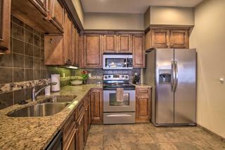 Cozy Holiday Getaway Branson Condo 3 Mi to Dtwn! - Branson - 1