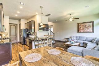 Family-Friendly Spring Townhouse with Backyard! - Spring - 9