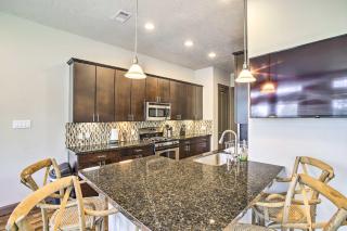 Family-Friendly Spring Townhouse with Backyard! - Spring - 5