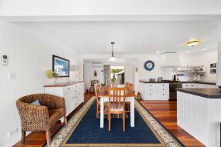 The Lake House Garden - Waitetoko Holiday Home - Turangi - 6