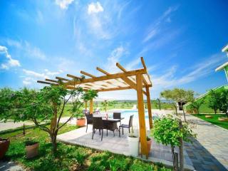 Adorable apartment with swimming pool and terrace - Ljubač - 0