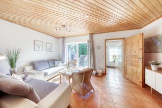 Blumenhaus mit Terrasse - Warenshof - 0