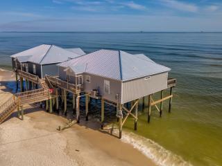 Rainbows End - GULF FRONT! Enjoy the sun on your shoulders while you laze on the deck, home - Dauphin Island - 9