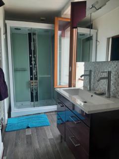 La maison à la porte bleue - 1