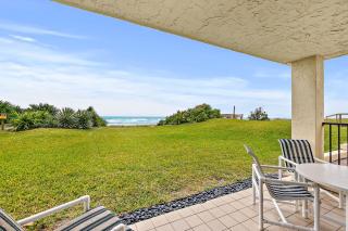 Newly decorated ground-floor suite steps from beach and pool w/views, WiFi - 0