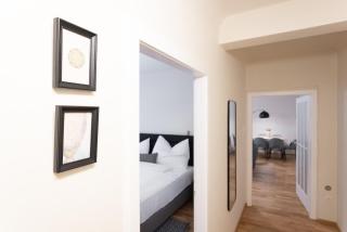 Chic 1-Bed Apt by Canal Walk to Historic Centre - 8