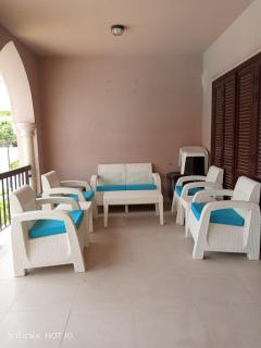 Romantic chalet between swimming pools and close to the seashore for families only - 4