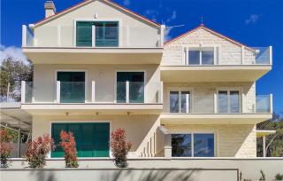 Stunning Home In Sumartin - Sumartin - 1