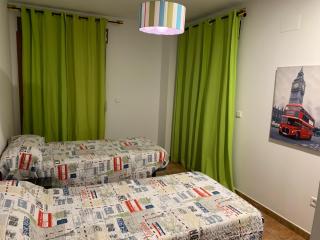 Apartamento con jardín privado y acceso a piscina - 3