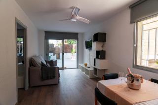 Near beaches large private patio, aircon & community pool - 2