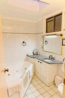 Plainsman Motel - 9