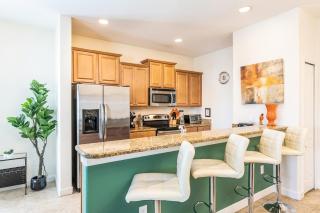 Lost in Paradise-Cozy Townhouse, private heated pool, BBQ - Kissimmee - 2