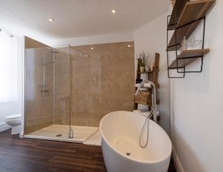Modern Cottage for Couples, Parking, 3 Min 2 Beach - Beer - 5