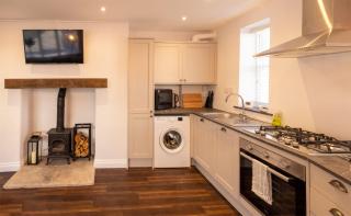 Modern Cottage for Couples, Parking, 3 Min 2 Beach - Beer - 1