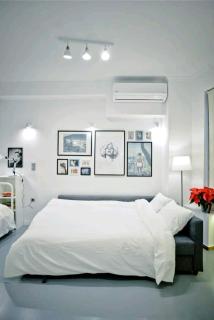 The old Tailor Factory White Room - 4