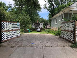 Cottage West: A Cozy Bungalow in a Convenient, Central Locale - 5