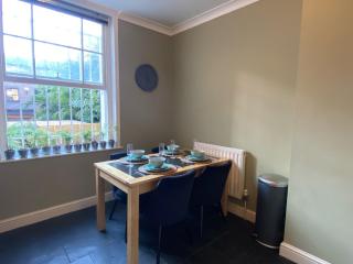 Spacious 2-bed flat with garden, 3 minutes walk from Oval tube station - 6