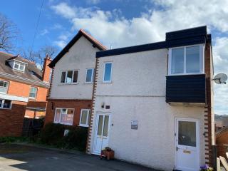 Large Ground floor apartment in the heart of Church Stretton with free parking - 2