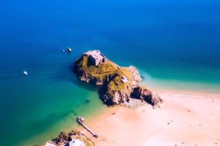 The Bothy near Tenby, Big Projector Screen, Four-poster bed, on-site HOT TUB access via Spa Pack, Breakfast - Tenby - 4