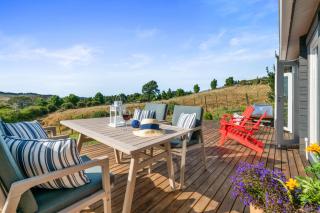 Kaiate - Papamoa Hills Holiday Cabin - 9