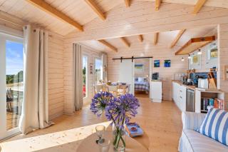 Kaiate - Papamoa Hills Holiday Cabin - 7