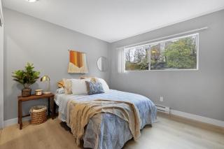Cute Delightfully Remodeled Spacious Condo condo - Kent - 2