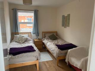 Spacious first floor apartment in the centre of Church Stretton with free parking - 4