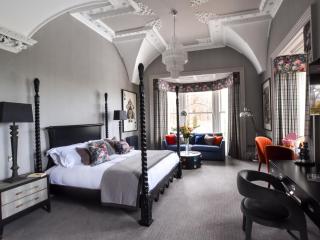 The Meadowpark Bar, Kitchen & Rooms - Stirling - 0