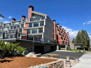 Summer Fun - SLOPESIDE 4BR 3BA with 3 Spas, Pool and Sauna - Perfect for Family and Friend Getaways All Year Round 1849 Condos 693 condo - 3