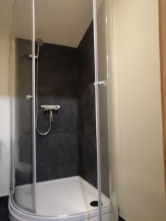 Border Bliss - Private Room with Bathroom in a Cozy Home - Kerkrade - 6