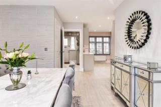 Luxury 4 Bedroom Detached House - 2