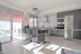 Luxurious apartment with large terrace and sea views - 7