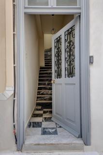 Polis Suite - 3